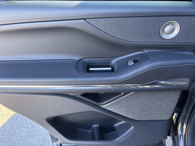 New 2025 Lincoln Navigator Reserve w/ Jet Appearance Package AWD/4WD image 19