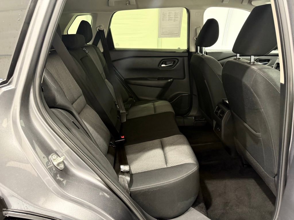Used 2025 Nissan Rogue SV FWD image 23