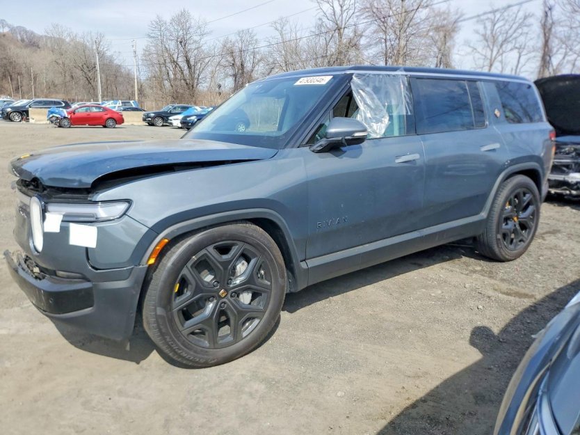 Used 2025 Rivian R1S Adventure image 3