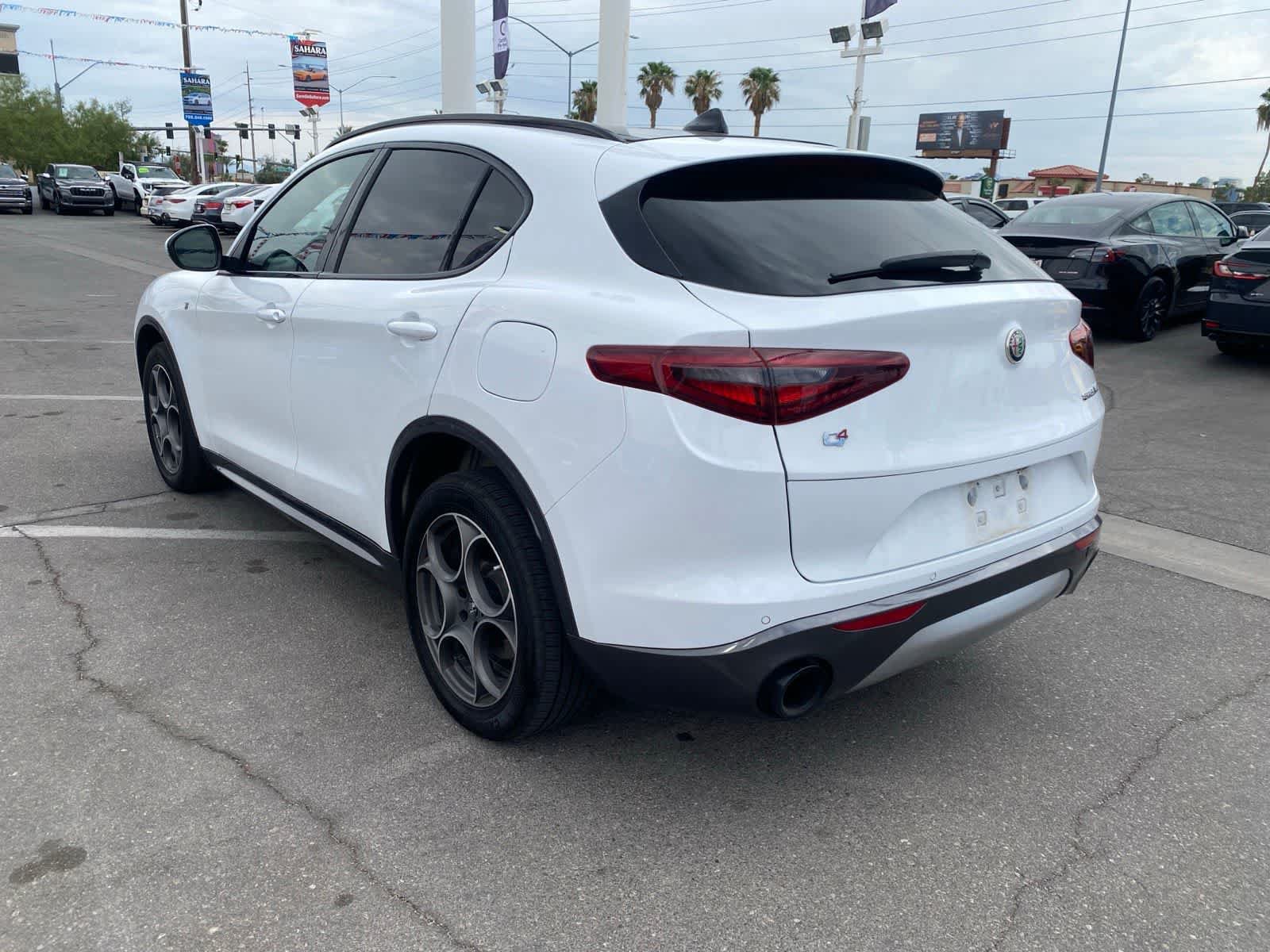 Used 2022 Alfa Romeo Stelvio Ti AWD/4WD image 9