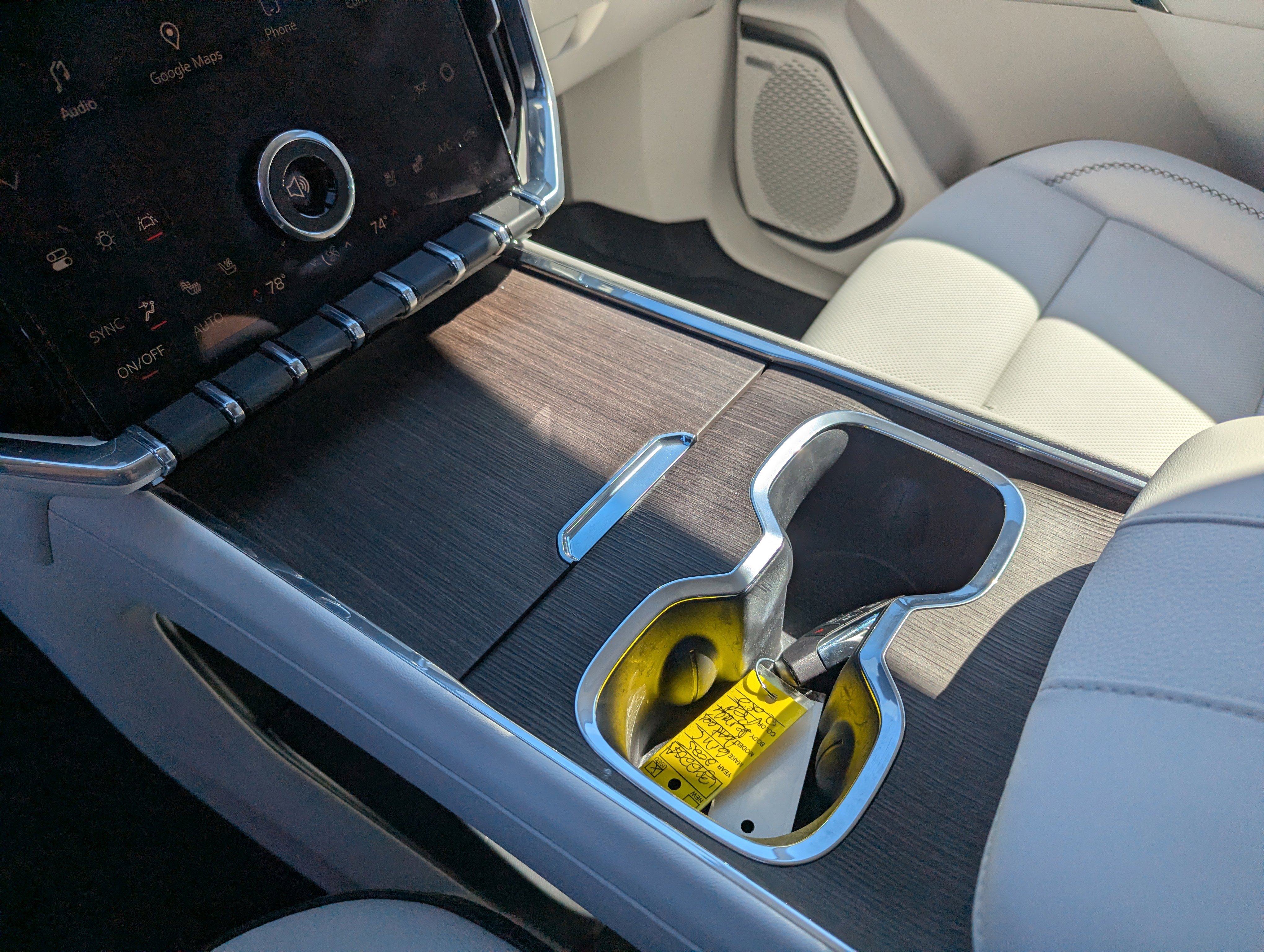 Used 2025 GMC Acadia Denali w/ LPO, Floor Liner Package image 25