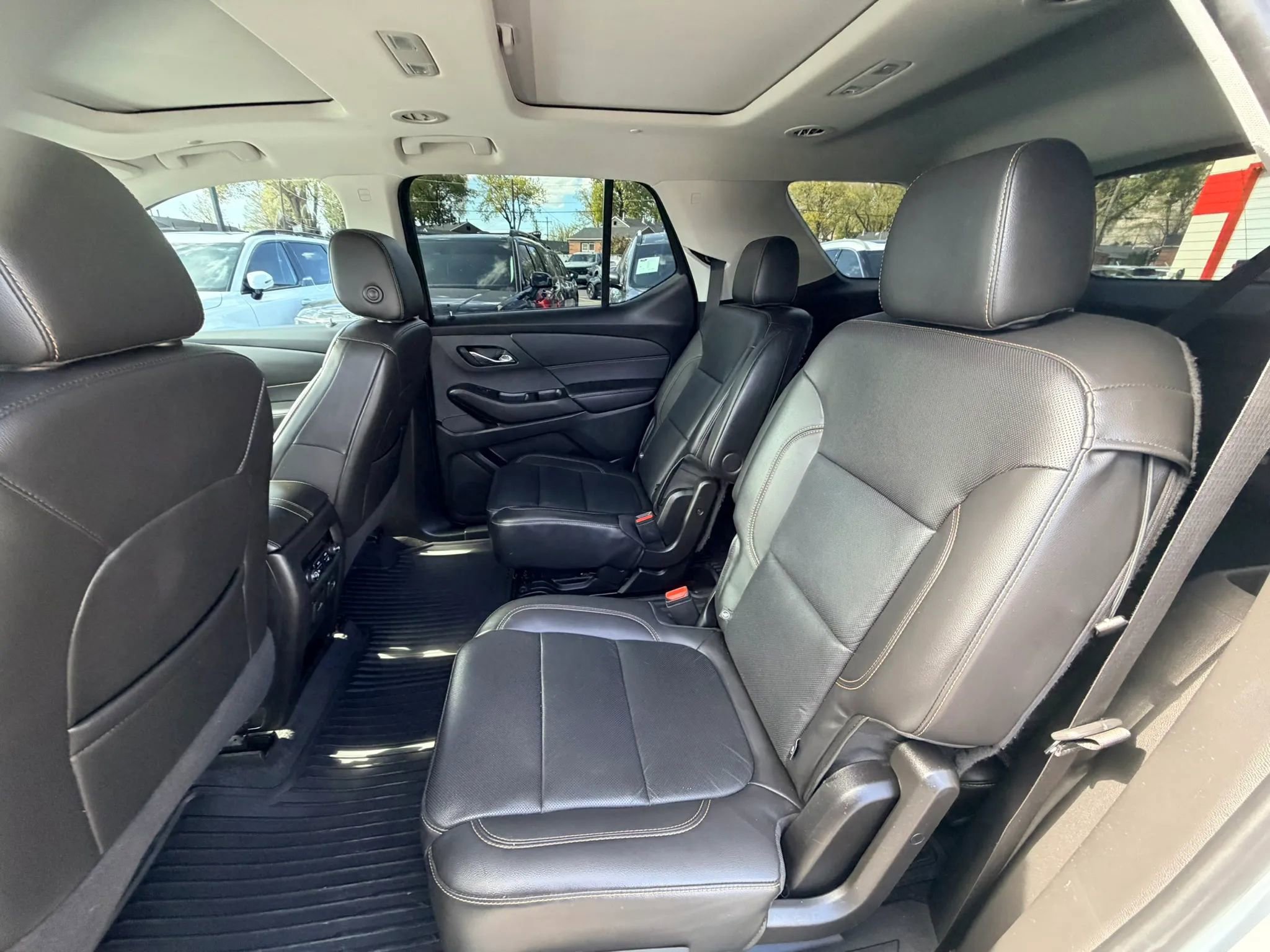 Used 2021 Chevrolet Traverse Premier w/ Redline Edition AWD/4WD image 13
