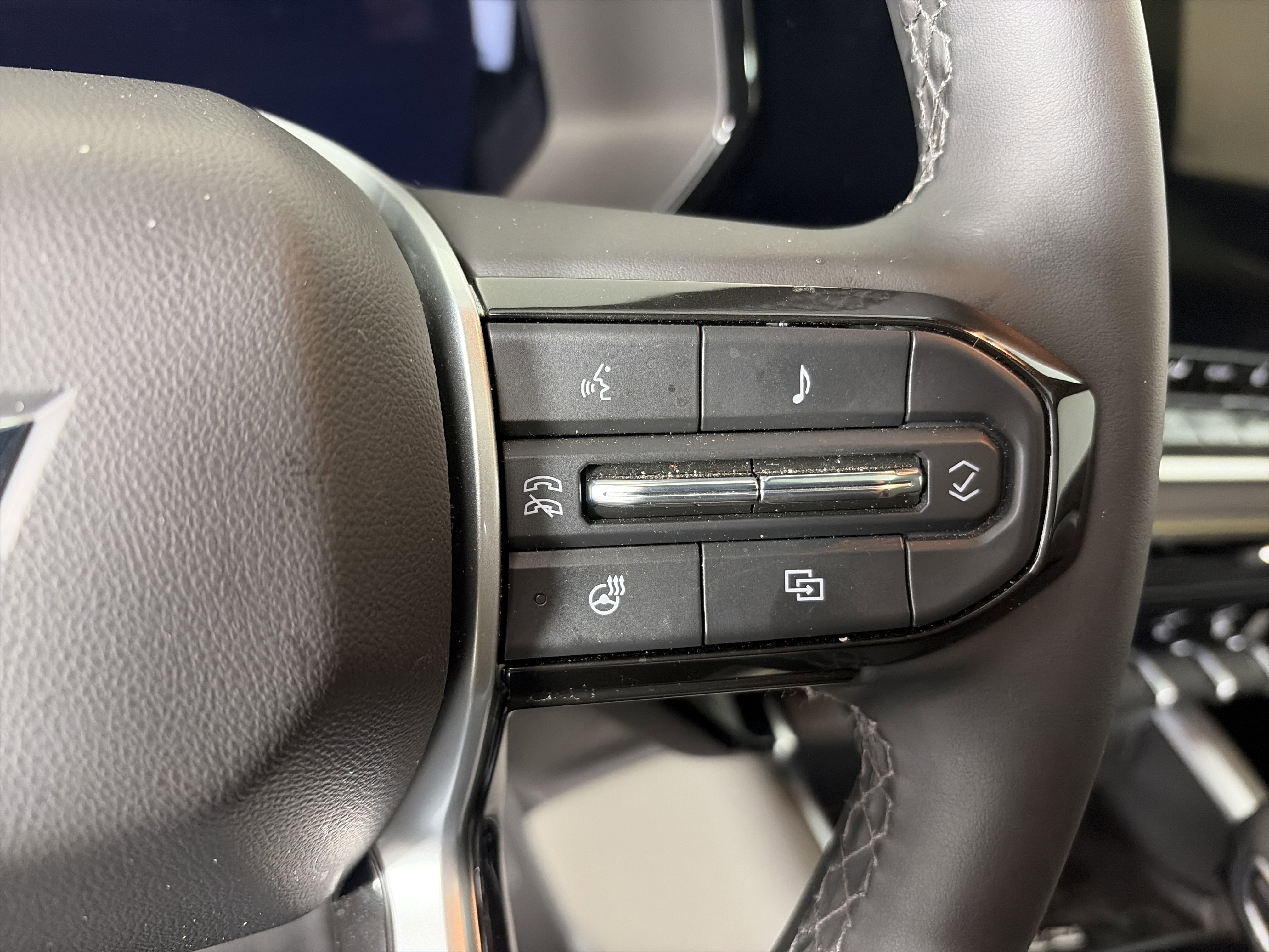 Certified 2025 Chevrolet Colorado ZR2 w/ Midnight Edition image 33