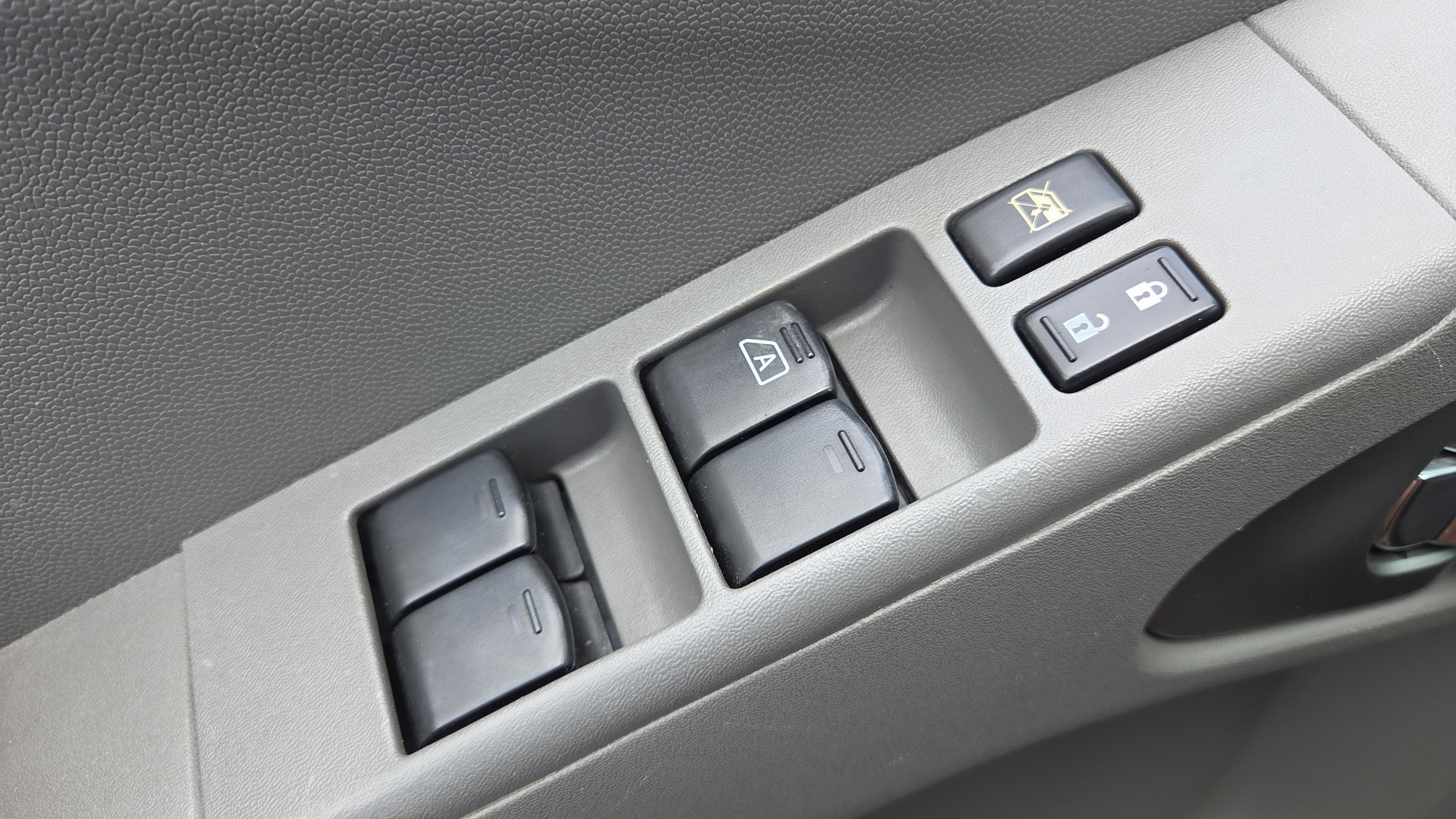 Used 2013 Nissan Frontier SV w/ SV Value Truck Pkg image 34