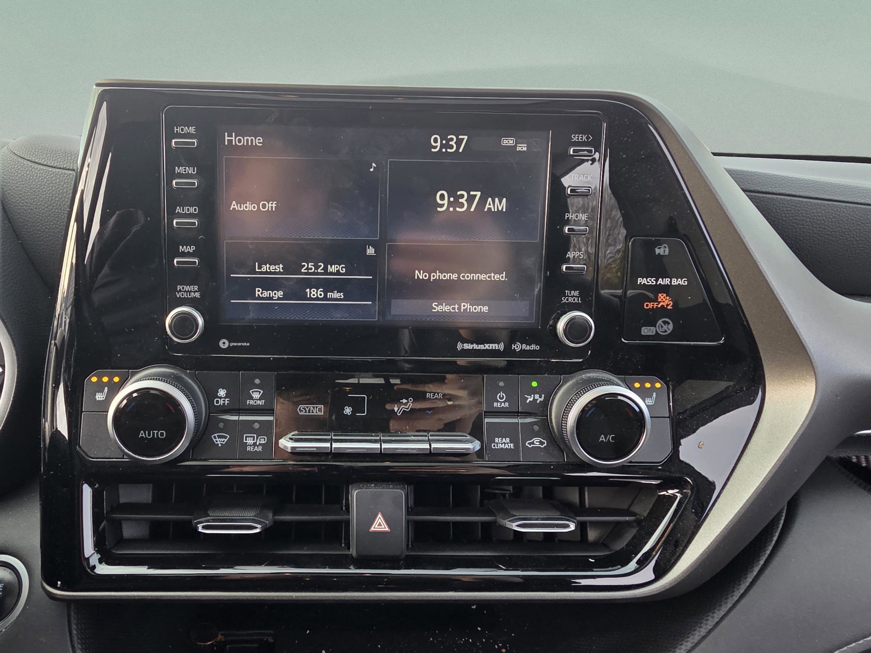 Used 2020 Toyota Highlander XLE image 22