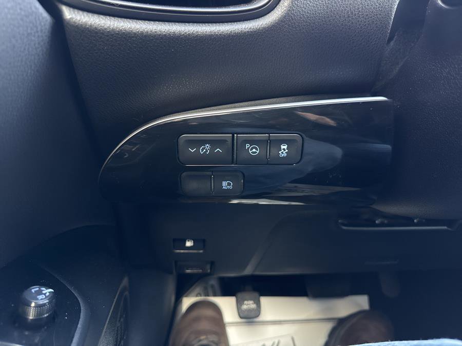 Used 2018 Toyota Prius Two image 28