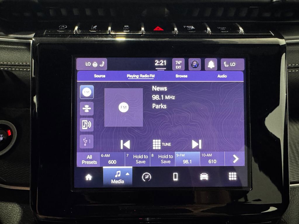 Used 2025 Jeep Grand Cherokee Altitude AWD/4WD image 12