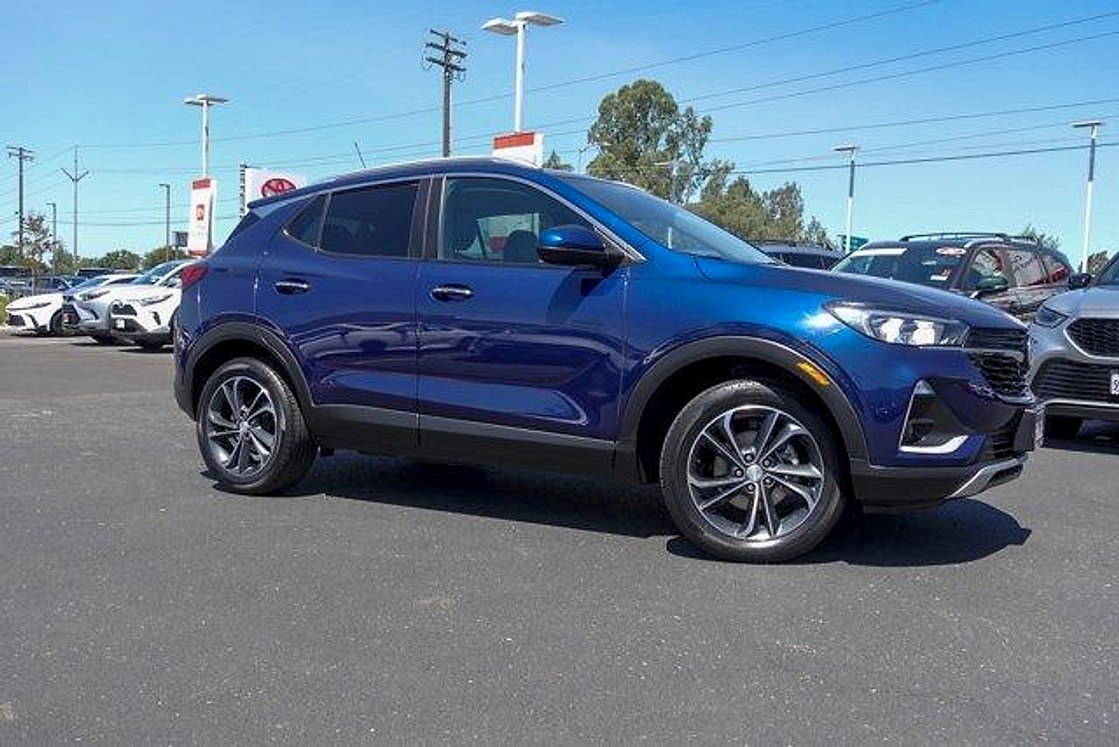 Used 2022 Buick Encore GX Select AWD/4WD image 4