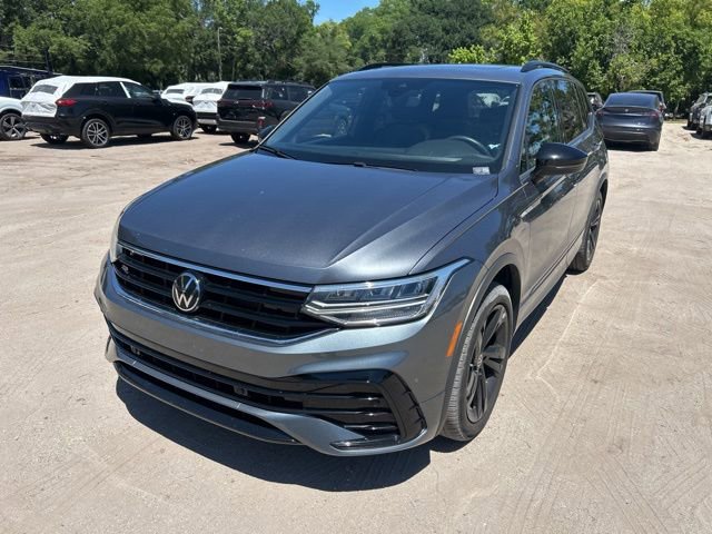 Used 2024 Volkswagen Tiguan SE R-Line image 2