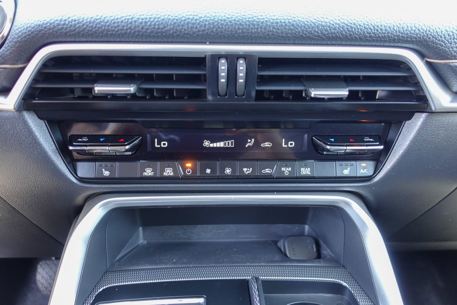 Certified 2024 MAZDA CX-90 Plug-In Hybrid w/ Preferred AWD/4WD image 23