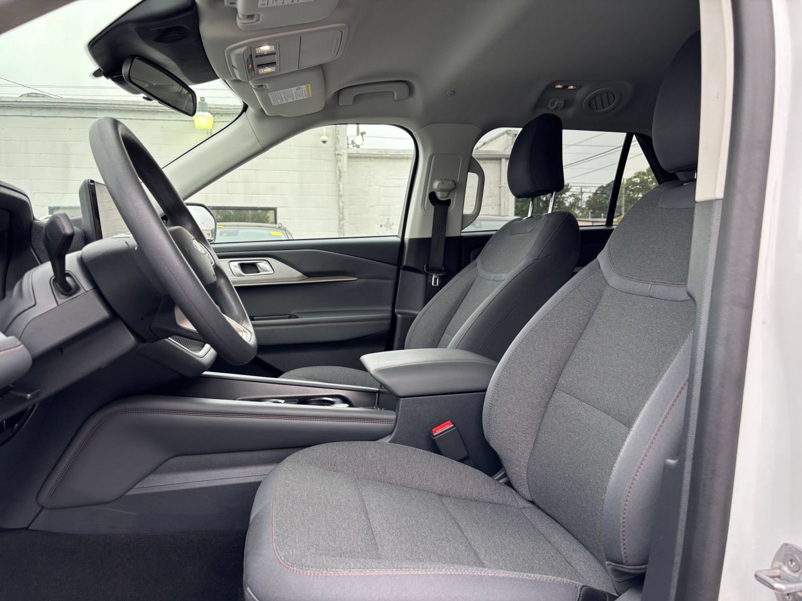 Used 2026 Ford Explorer Active AWD/4WD image 27