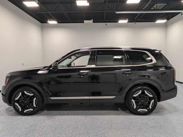 Used 2024 Kia Telluride EX w/ EX Captain's Chair Package FWD image 5