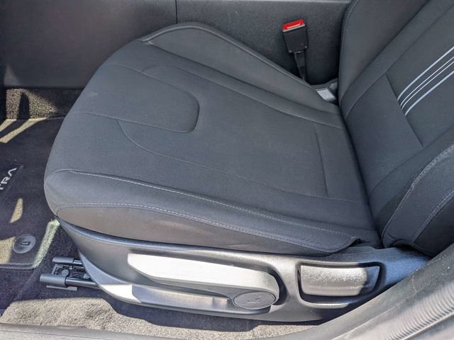 Used 2024 Hyundai Elantra SEL FWD image 21