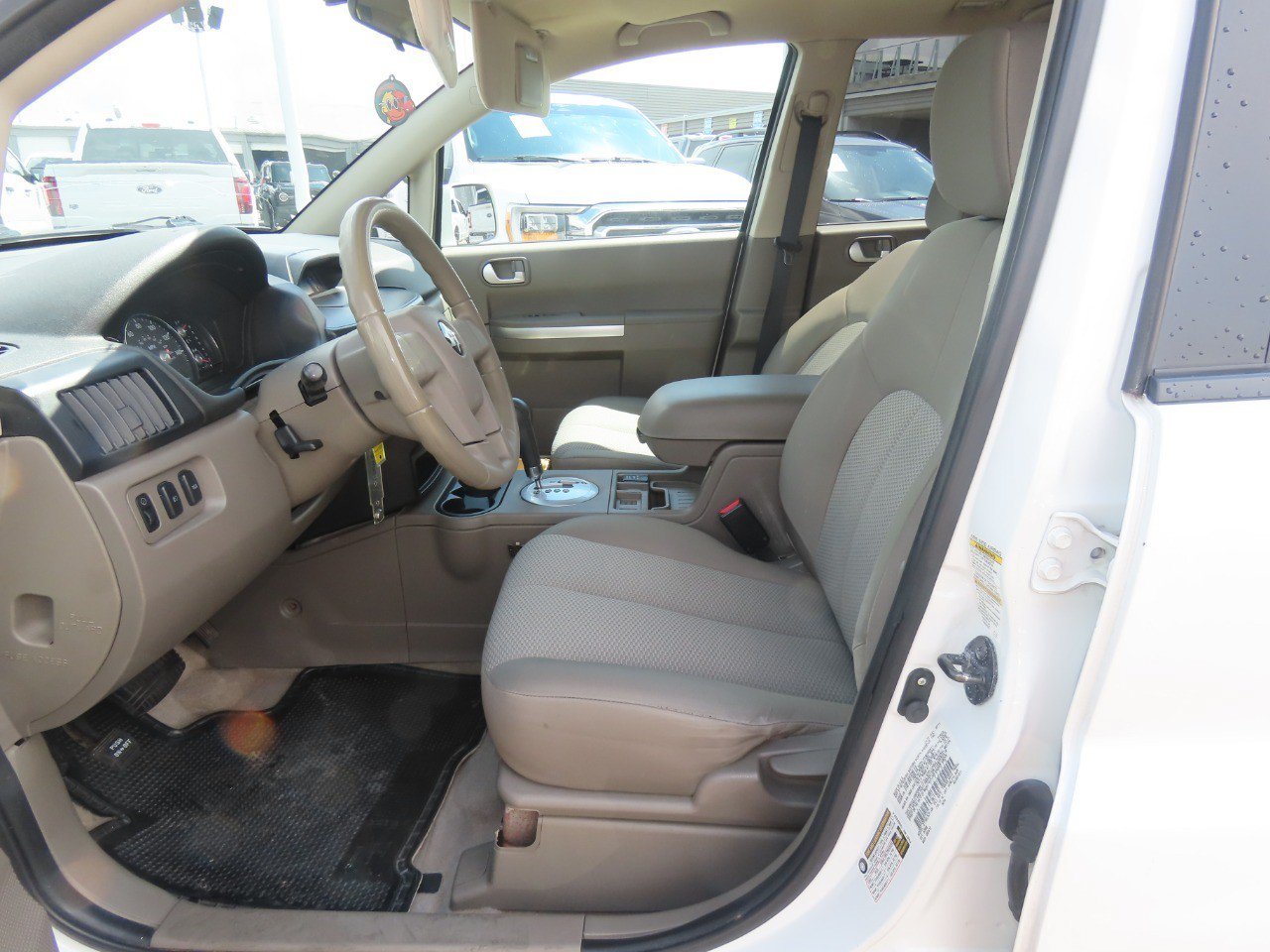 Used 2011 Mitsubishi Endeavor LS FWD image 25