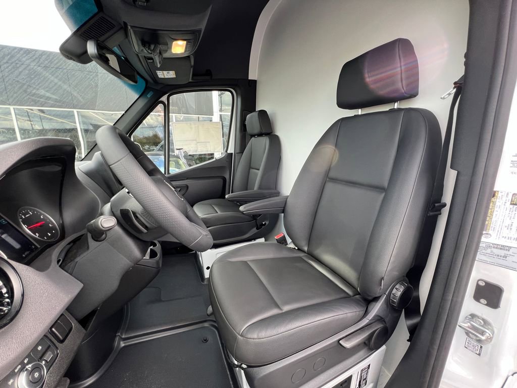 New 2025 Mercedes-Benz Sprinter 4500 image 3