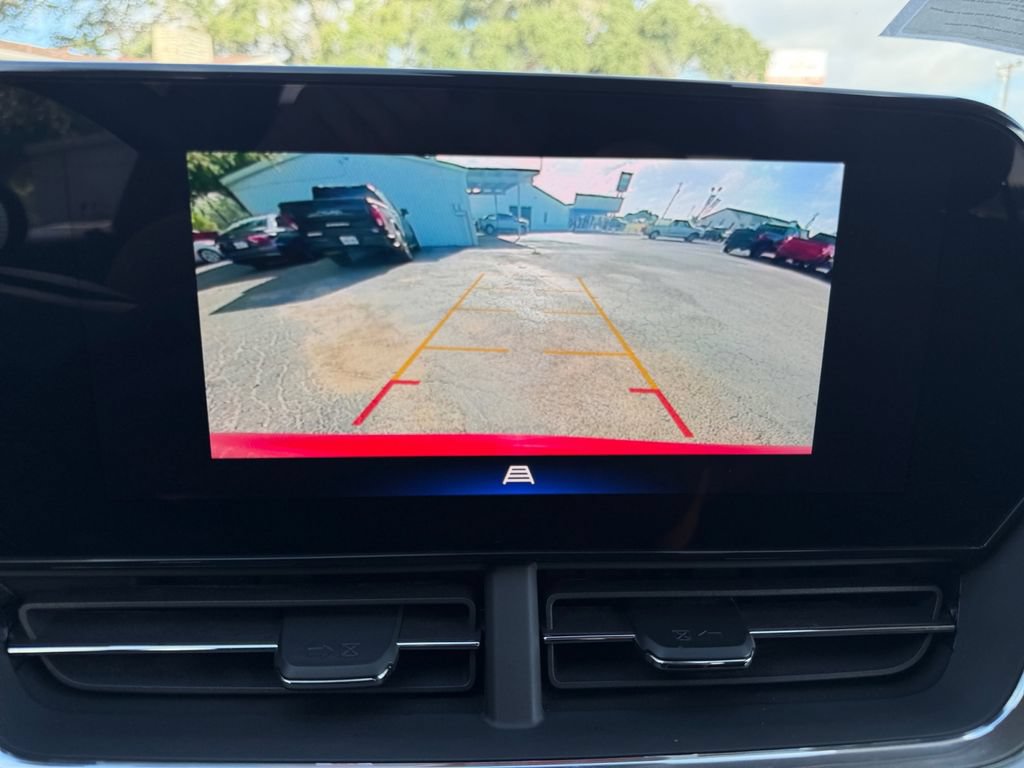Used 2025 Chevrolet Trax LT FWD image 21
