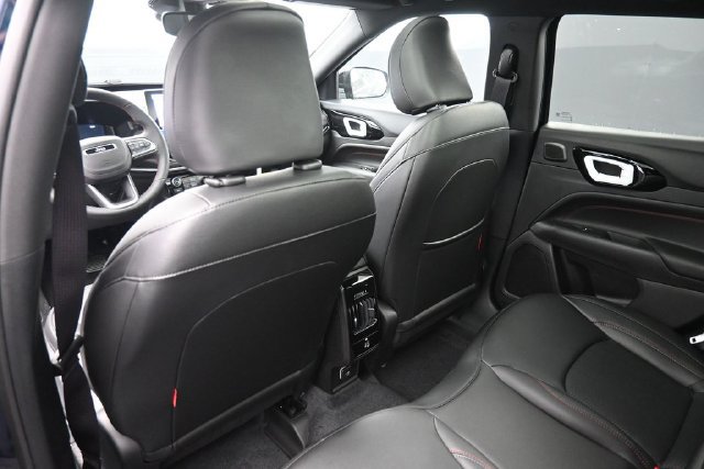 New 2026 Jeep Compass Trailhawk w/ Sun, Sound & Navigation Group AWD/4WD image 30