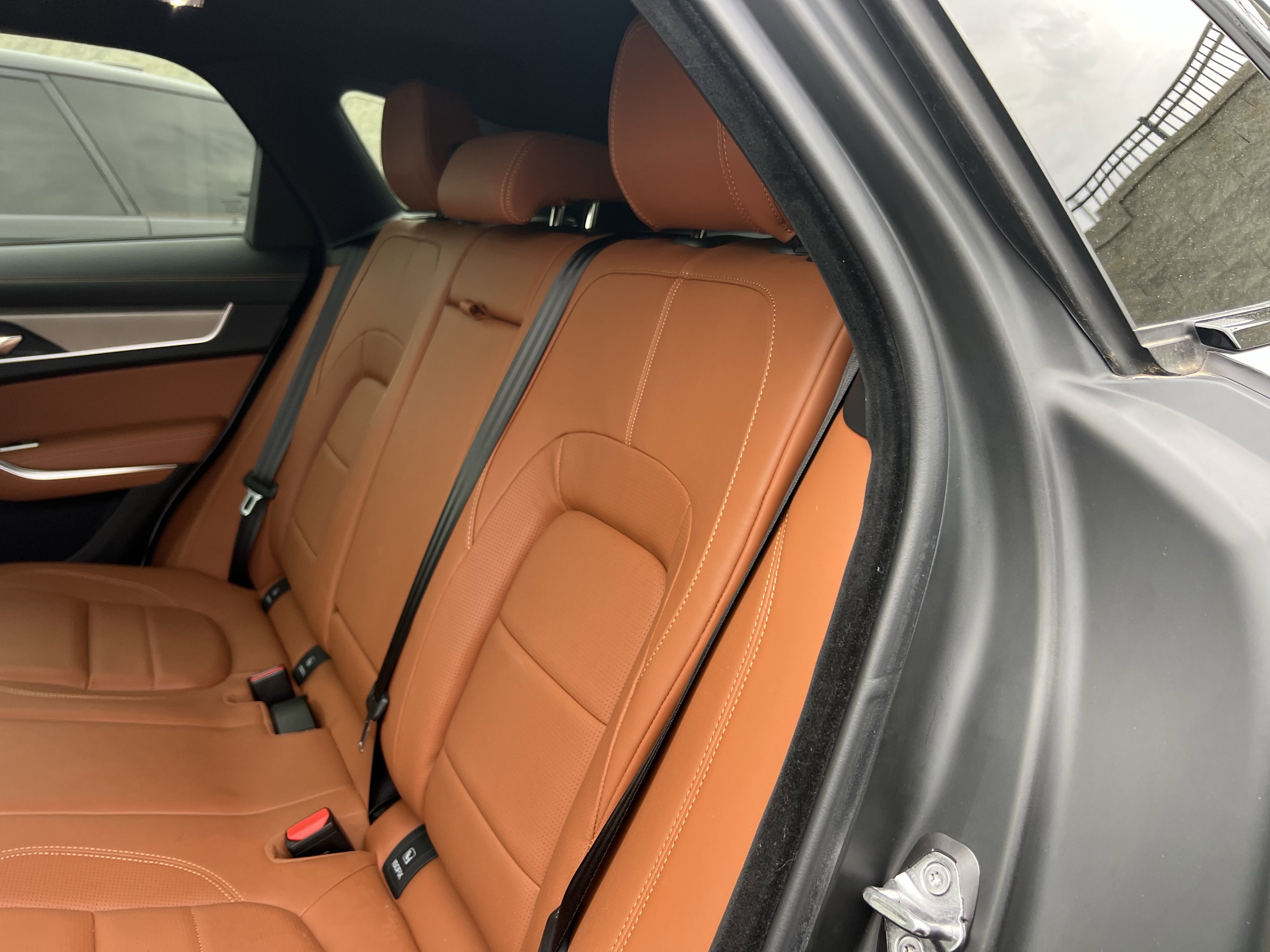 Used 2026 Jaguar F-PACE R-Dynamic S AWD/4WD image 33