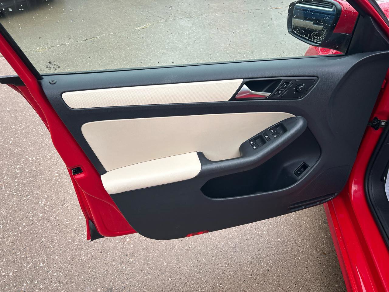 Used 2012 Volkswagen Jetta SE FWD image 9