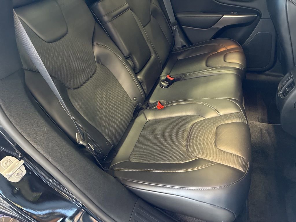 Used 2019 Jeep Cherokee Limited AWD/4WD image 30