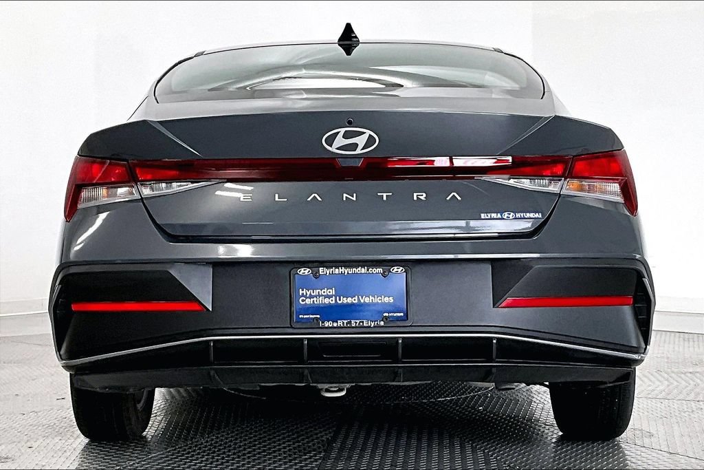 Certified 2024 Hyundai Elantra SE FWD image 4