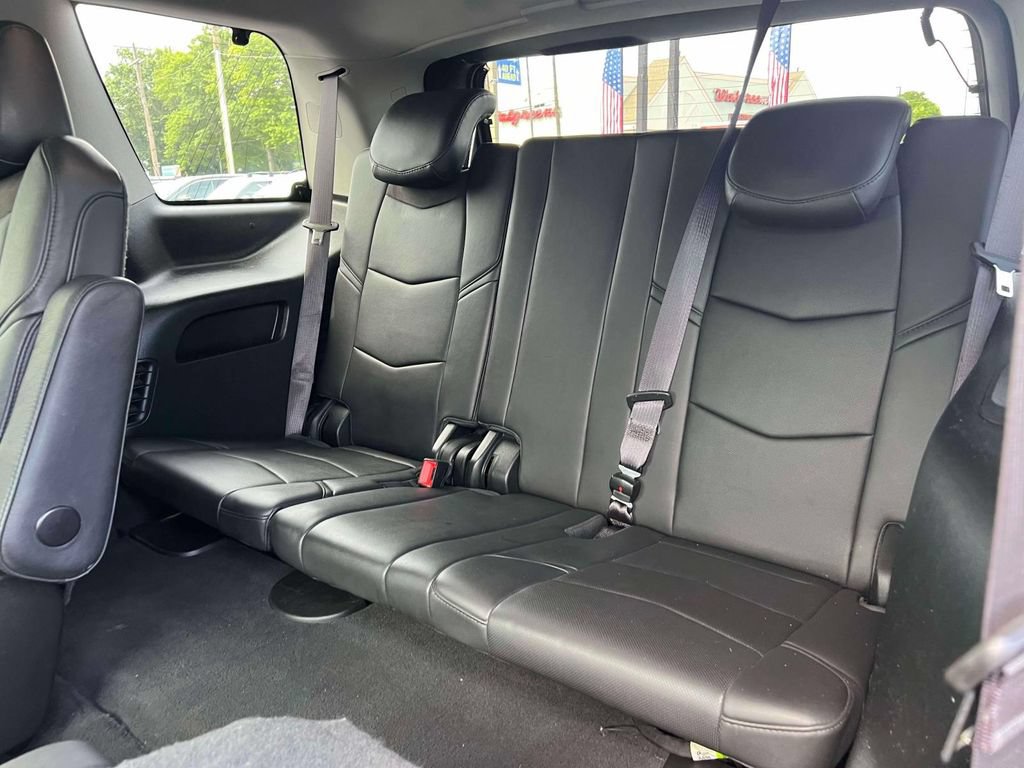 Used 2016 Cadillac Escalade Luxury AWD/4WD image 18