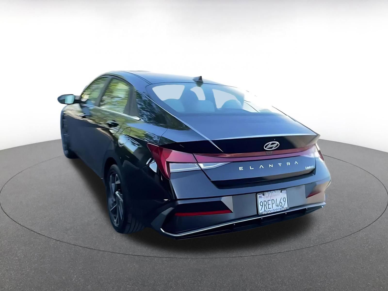 Used 2025 Hyundai Elantra Limited image 11