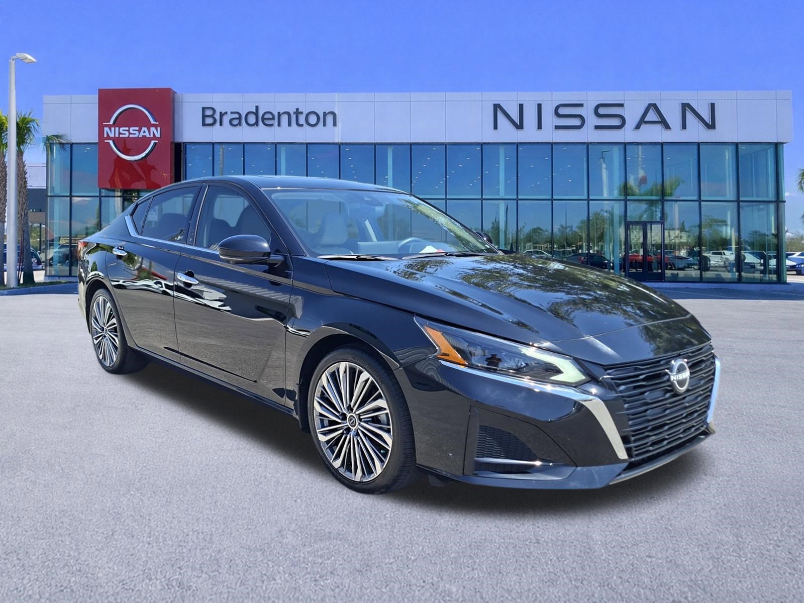 Used 2024 Nissan Altima 2.5 SL FWD image 3