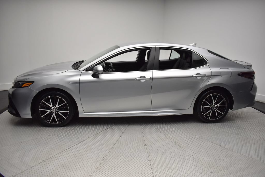 Used 2023 Toyota Camry SE FWD image 8
