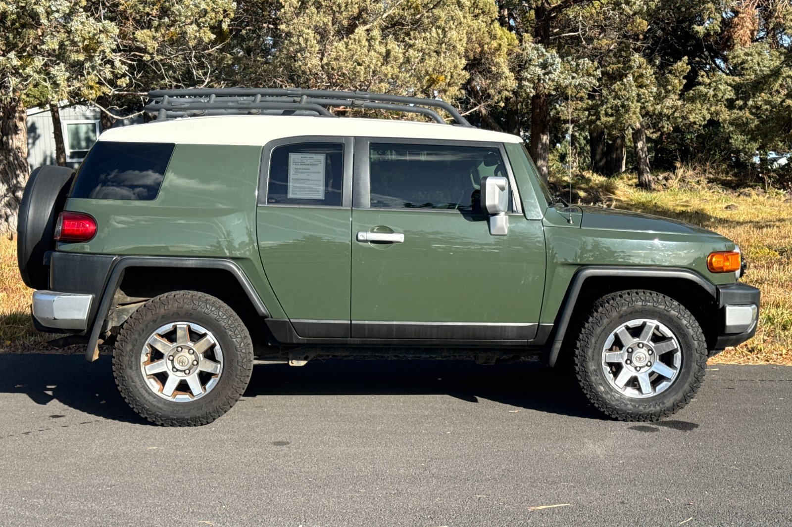 Used 2014 Toyota FJ Cruiser 4WD image 3