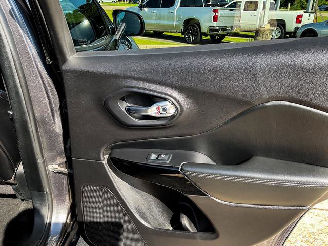Used 2020 Jeep Cherokee Latitude Plus FWD image 24