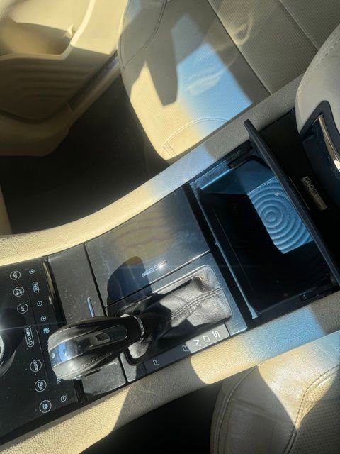 Used 2013 Ford Taurus Limited FWD image 21