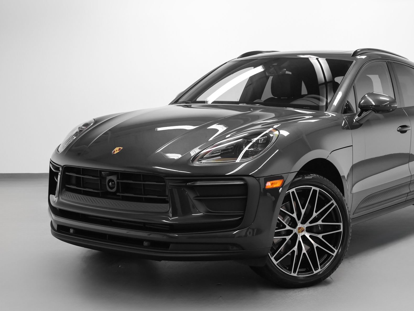 New 2026 Porsche Macan AWD/4WD image 5