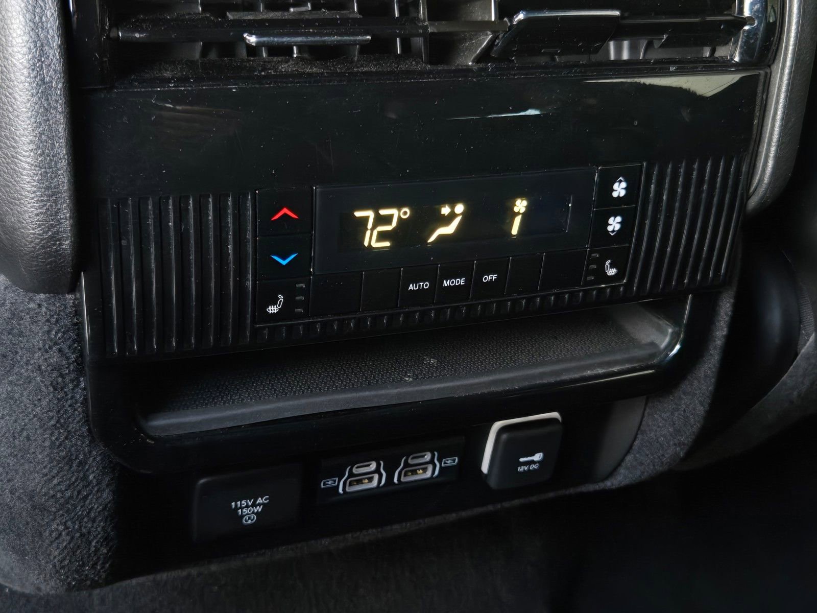 Used 2024 Jeep Wagoneer L Series II w/ Flexible Seating Group image 14