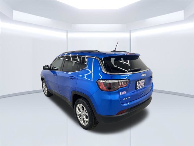 Used 2024 Jeep Compass Latitude AWD/4WD image 3