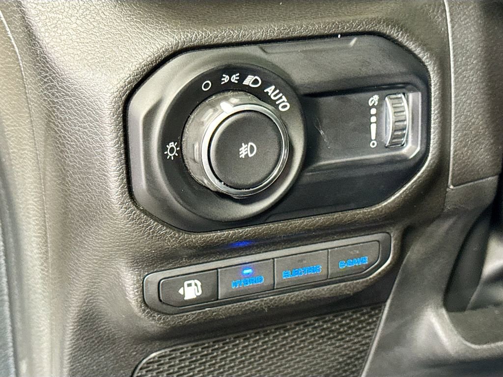Used 2023 Jeep Wrangler Unlimited Sahara w/ Cold Weather Group AWD/4WD image 27