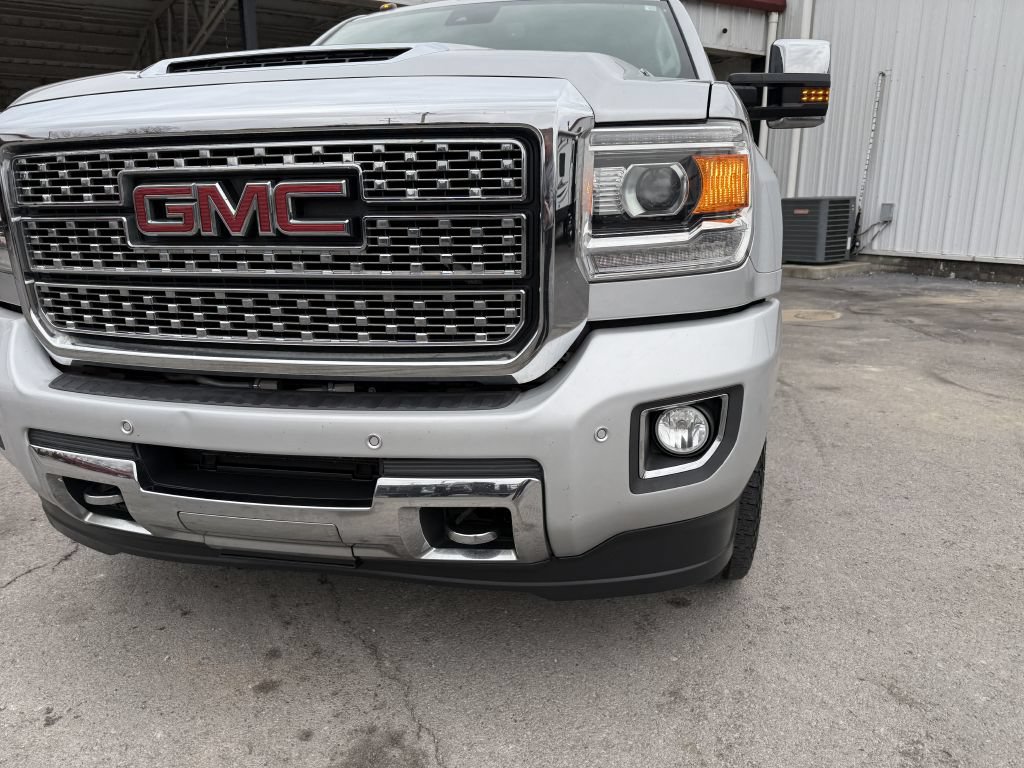 Used 2019 GMC Sierra 2500 Denali w/ Duramax Plus Package AWD/4WD image 7