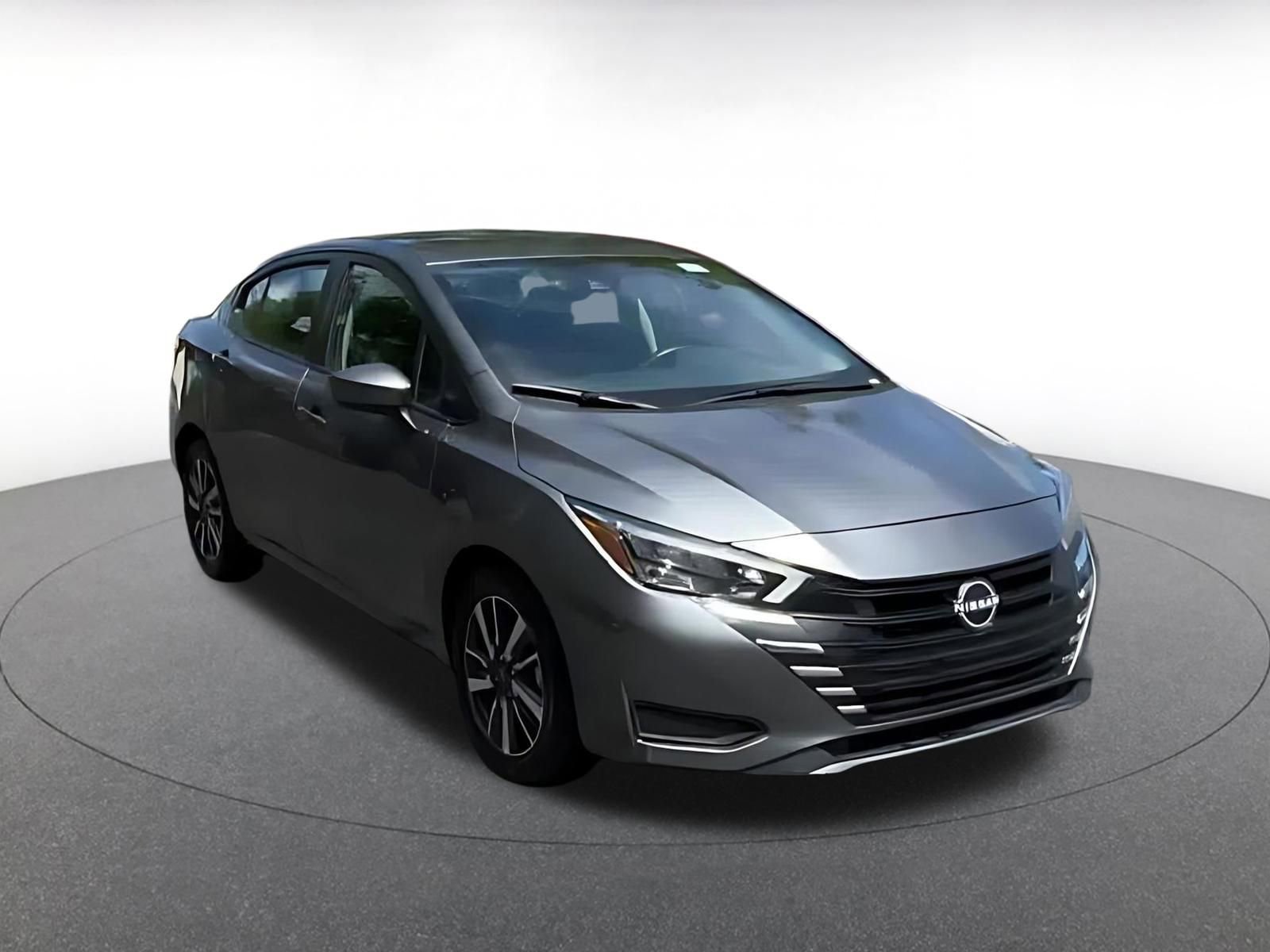 Used 2025 Nissan Versa SV image 3