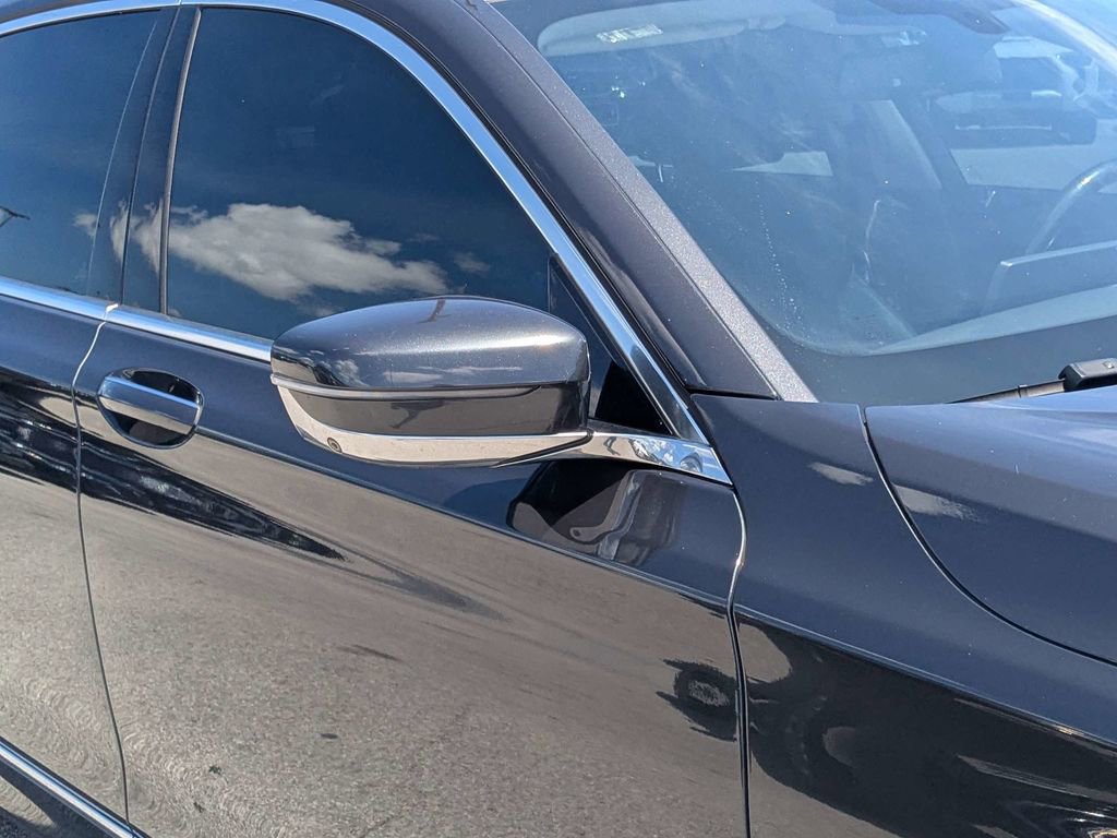 Used 2020 BMW 740i w/ Cold Weather Package RWD image 9