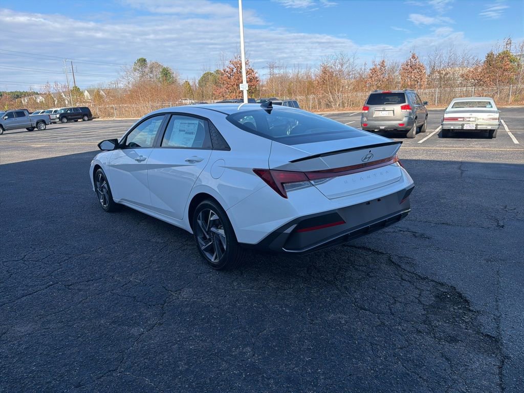 New 2025 Hyundai Elantra Sport image 3