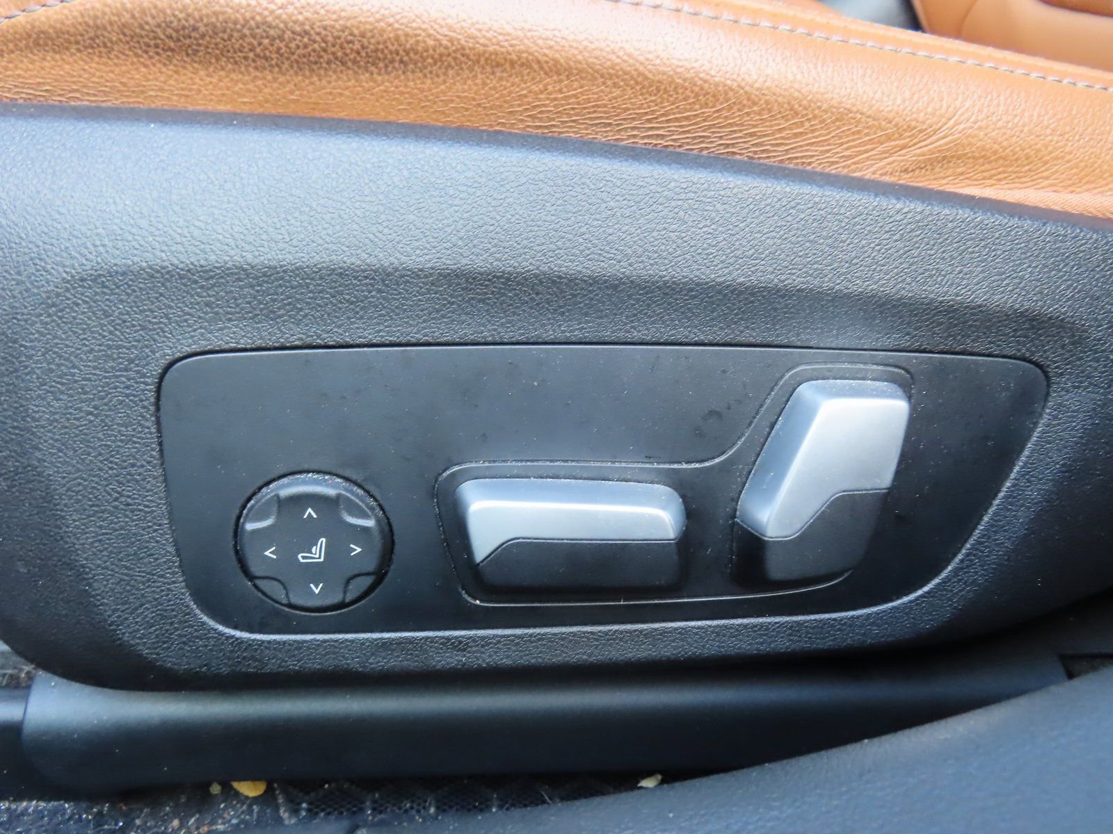 Used 2022 BMW 330i xDrive Sedan w/ Driving Assistance Package image 32