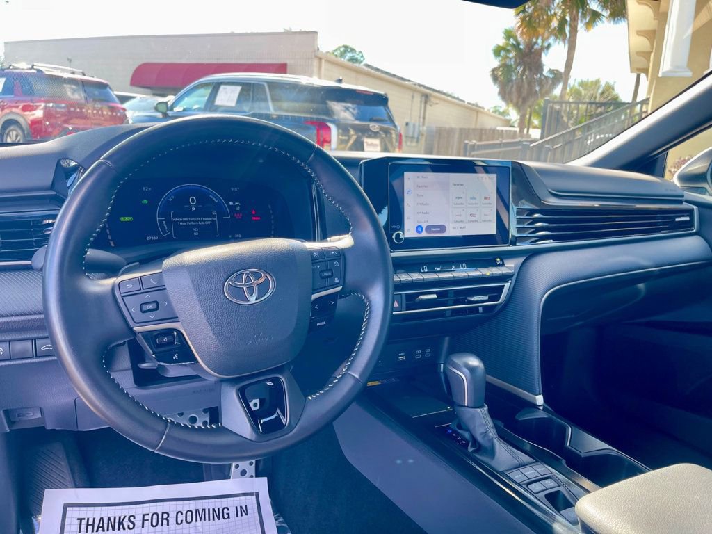 Used 2025 Toyota Camry SE image 12