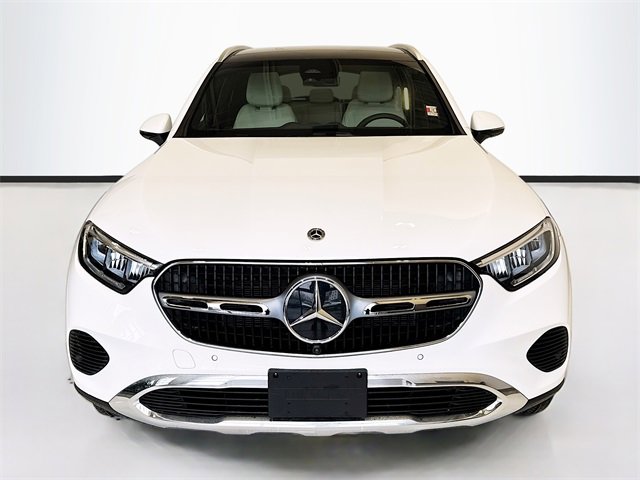 Used 2025 Mercedes-Benz GLC 300 4MATIC image 2