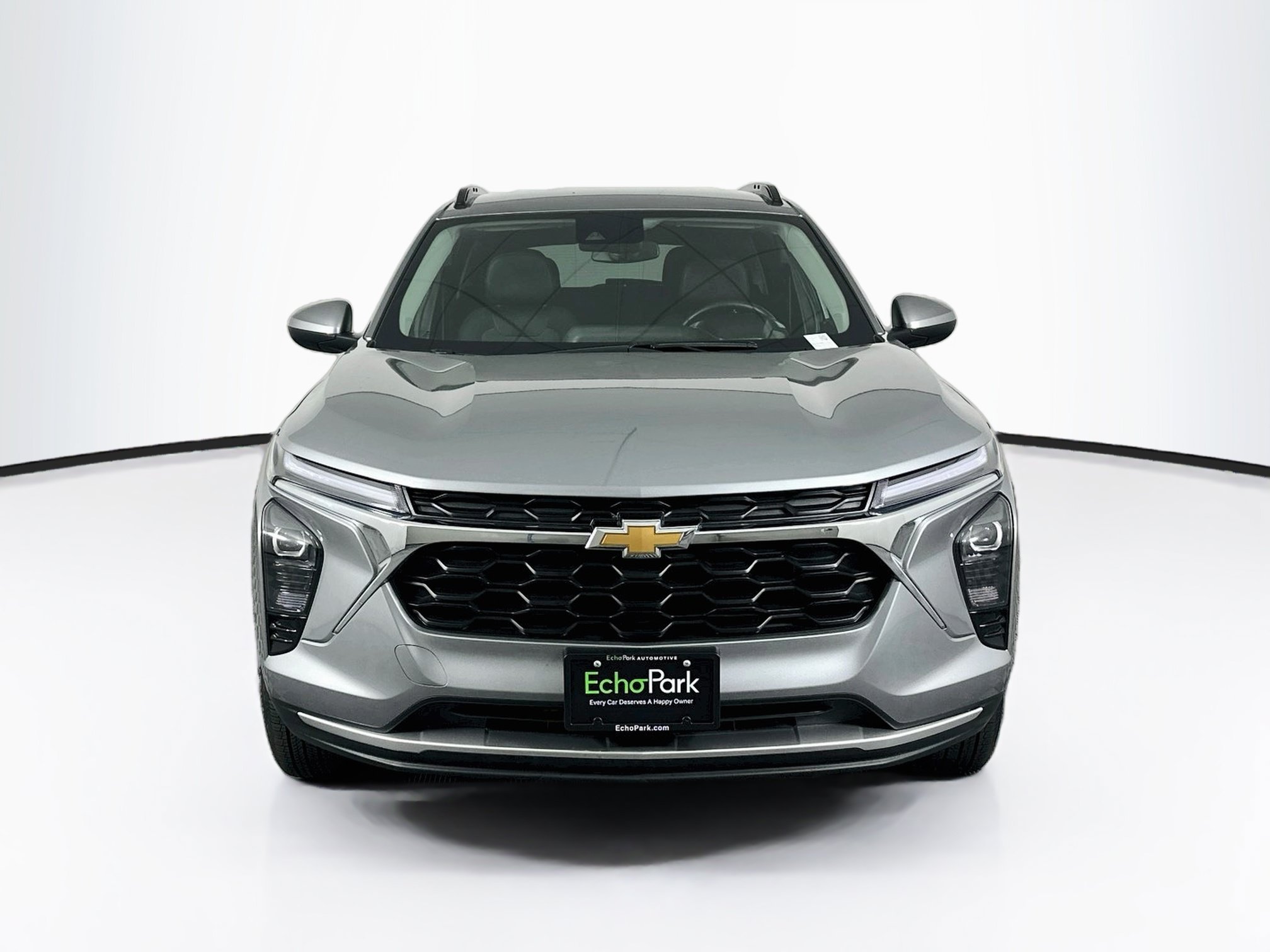Used 2025 Chevrolet Trax LT w/ LT Convenience Package FWD image 2