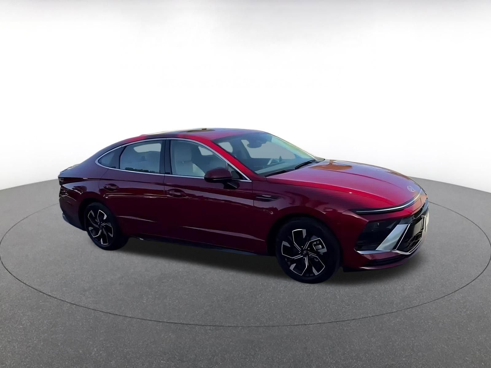 Used 2025 Hyundai Sonata SEL FWD image 2