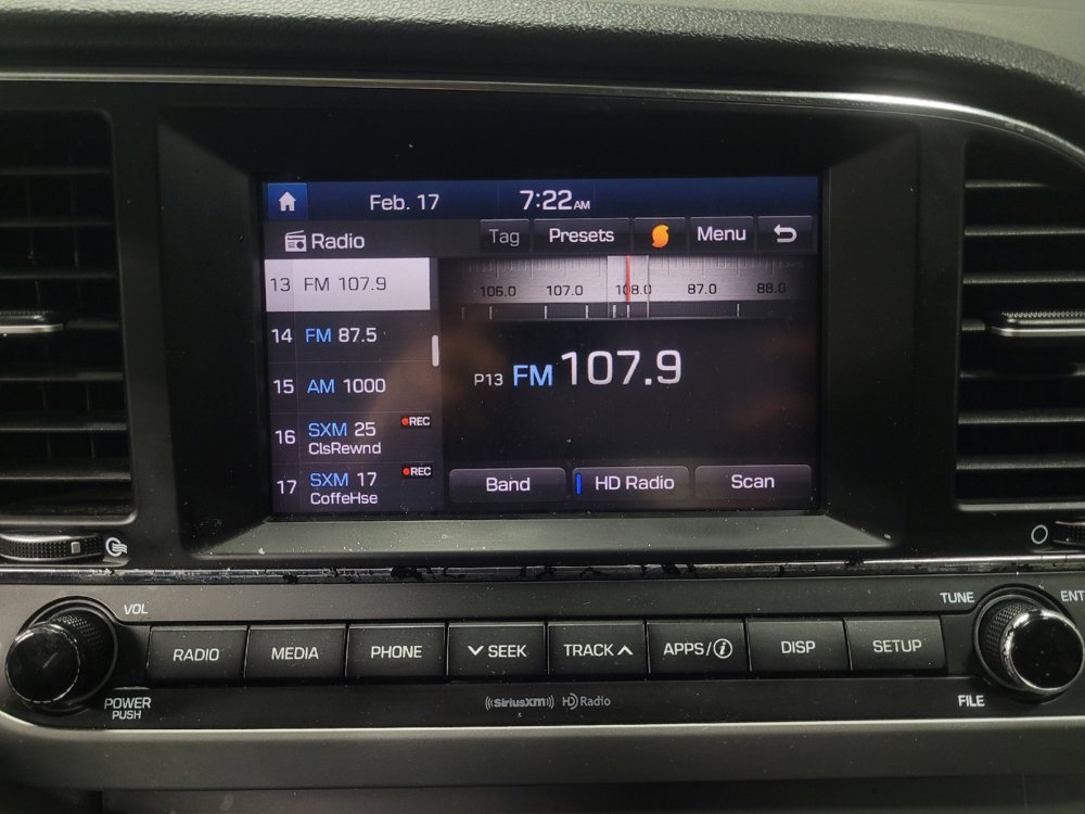 Used 2017 Hyundai Elantra SE image 25