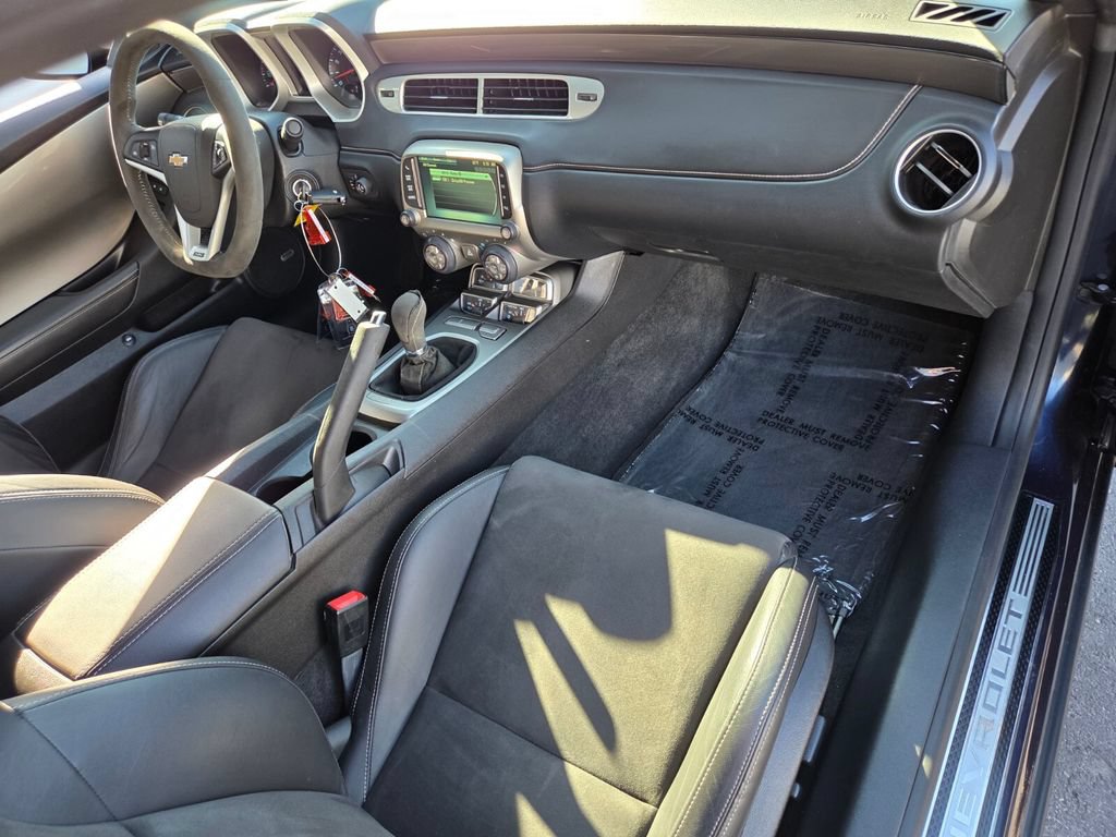 Used 2015 Chevrolet Camaro SS w/ SS Performance Package RWD image 20