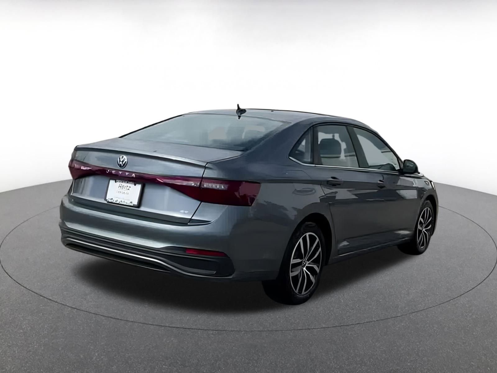 Used 2025 Volkswagen Jetta SE image 12