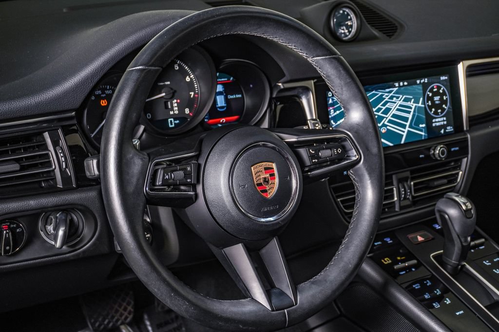 Certified 2024 Porsche Macan AWD/4WD image 18
