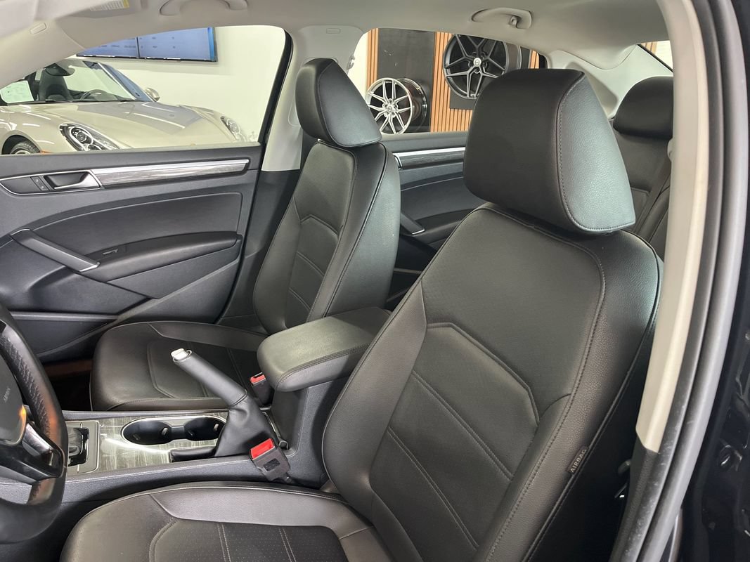 Used 2018 Volkswagen Passat 2.0T SE FWD image 32